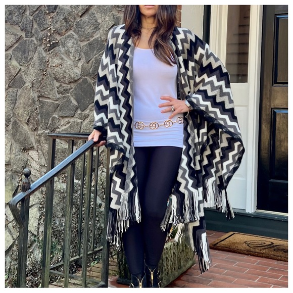 BOHO FABULOUS KNIT FRINGED PONCHO SHAWL - Picture 3 of 9